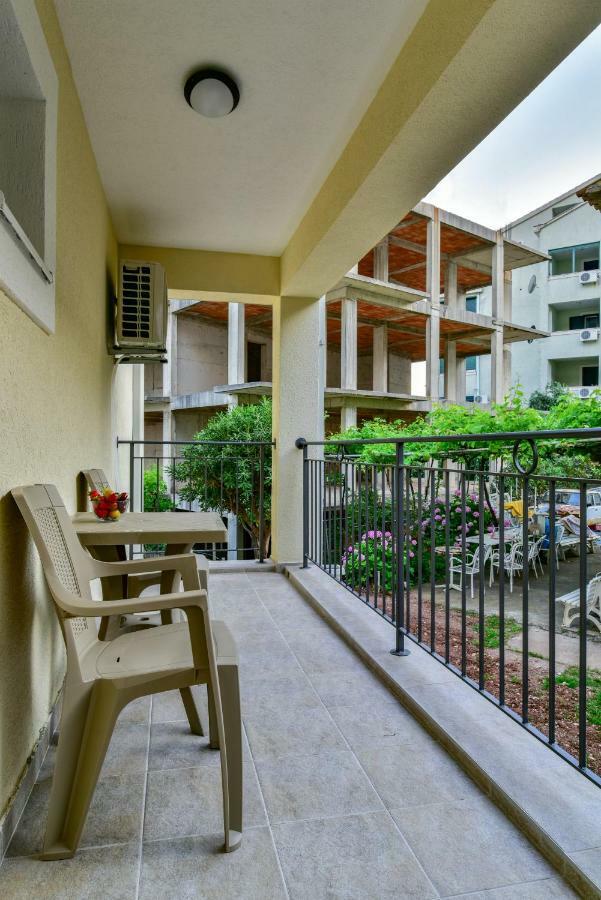 Apartmani Marina Kopitovic Petrovac Екстер'єр фото